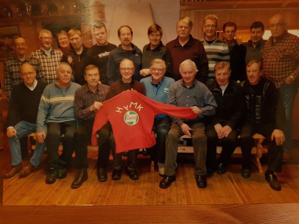 Mestarit ryhmakuvassa-2